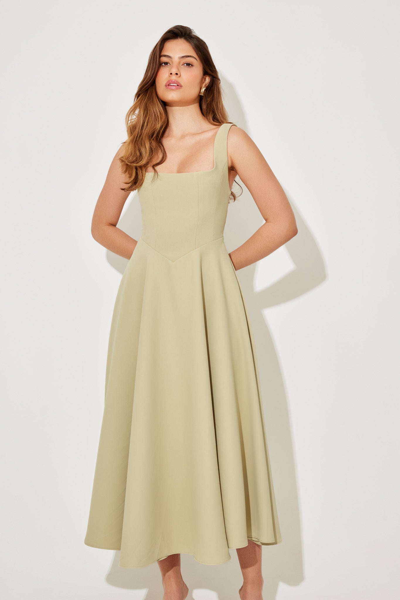Noe Robe Midi Fluide et Classique