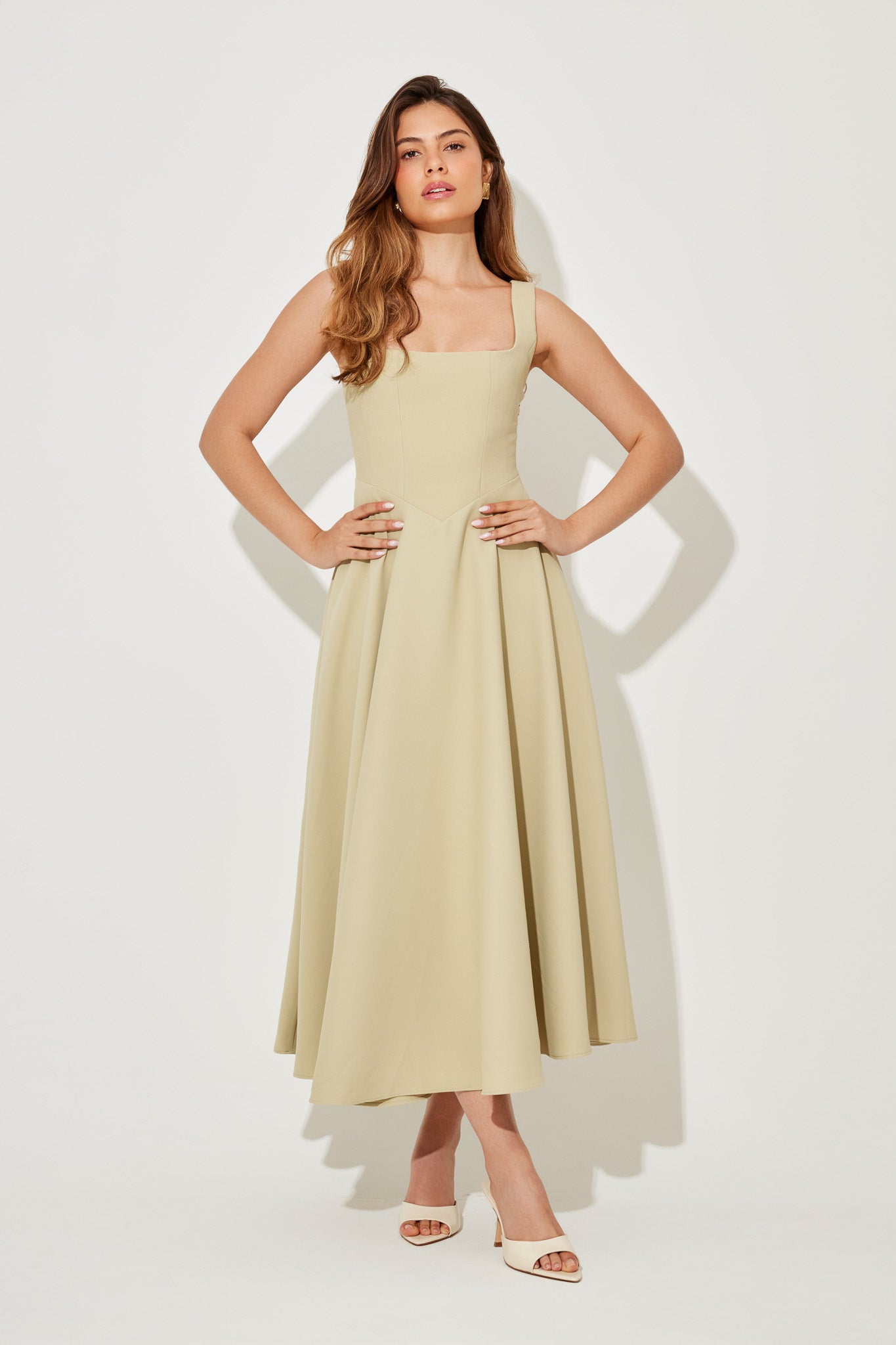Noe Robe Midi Fluide et Classique